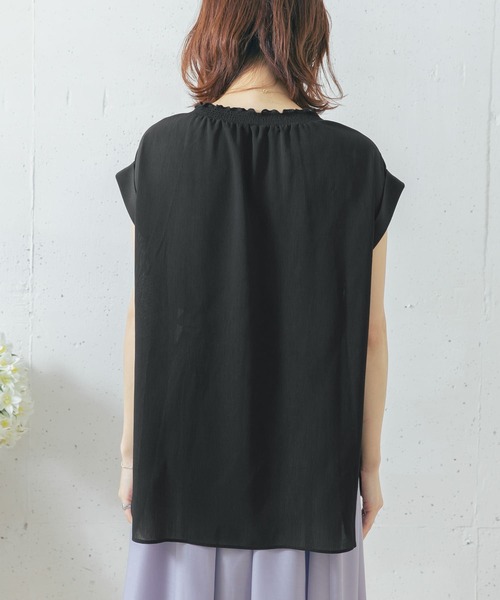 URBAN RESEARCH ROSSO（アーバンリサーチロッソ）の「【WEB限定】シャーリングスキッパーブラウス（シャツ/ブラウス・レディース・チャコールグレー/ブラック/ベージュ・FREE）」の20枚目の写真