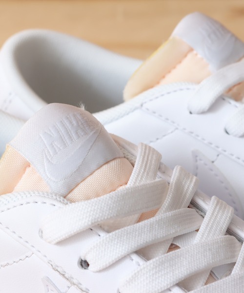 NIKE（ナイキ）の「NIKE W BLAZER LOW PLATFORM / ナイキ ウィメンズ ブレーザー LOW プラットフォーム 【SP】（スニーカー・レディース・ホワイト・22.5cm/23.5cm/24.5cm/23.0cm/24.0cm/25.0cm）」の4枚目の写真