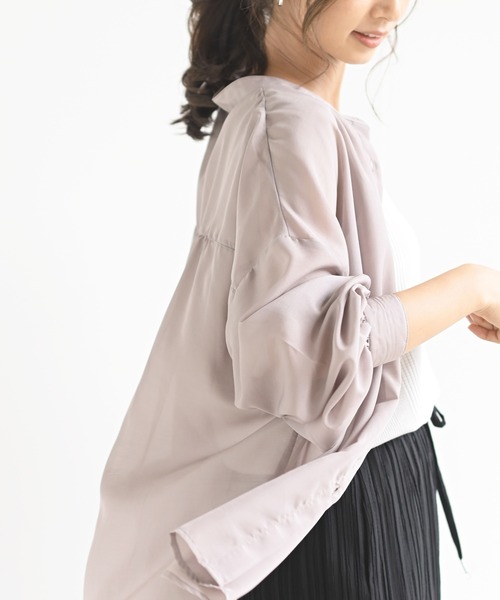 rps（アールピーエス）の「エステルシアーボリューム袖シャツ（シャツ/ブラウス・レディース・グレイッシュベージュ/オフホワイト/ブラック/ライトベージュ・M）」の7枚目の写真