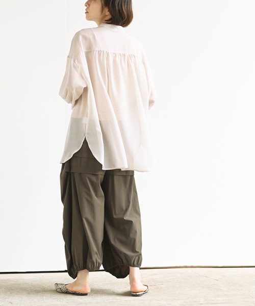 rps（アールピーエス）の「エステルシアーボリューム袖シャツ（シャツ/ブラウス・レディース・グレイッシュベージュ/オフホワイト/ブラック/ライトベージュ・M）」の8枚目の写真