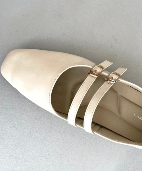 NEUNA（ヌナ）の「【履き心地抜群&軽量】2wayダブルストラップ/ヴィーガンレザーパンプス（パンプス・レディース・ブラック/アイボリー/グレイッシュベージュ・SMALL/MEDIUM/LARGE）」の5枚目の写真