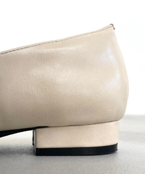 NEUNA（ヌナ）の「【履き心地抜群&軽量】2wayダブルストラップ/ヴィーガンレザーパンプス（パンプス・レディース・ブラック/アイボリー/グレイッシュベージュ・SMALL/MEDIUM/LARGE）」の8枚目の写真