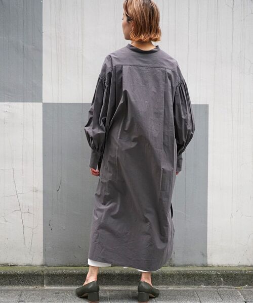 DROIT BELLO(ドロイトベロ)の「DROIT BELLO(ドロイトベロ)ボリュームスリーブ シャツワンピース(シャツワンピース・レディース・チャコールグレー/ベージュ・FREE)」の12枚目の写真