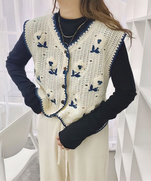 セール】パイル刺繍お花かぎ編みニットベスト（ベスト）｜me+em