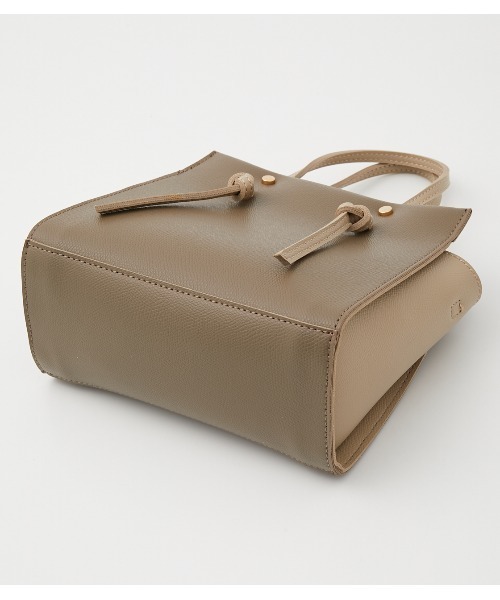 AZUL by moussy（アズールバイマウジー）の「KNOT DESIGN BAG/ノットデザインバッグ（ショルダーバッグ・レディース・ホワイト/ブラック/ベージュ・FREE）」の4枚目の写真