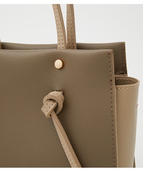 AZUL by moussy（アズールバイマウジー）の「KNOT DESIGN BAG/ノットデザインバッグ（ショルダーバッグ・レディース・ホワイト/ブラック/ベージュ・FREE）」の8枚目の写真