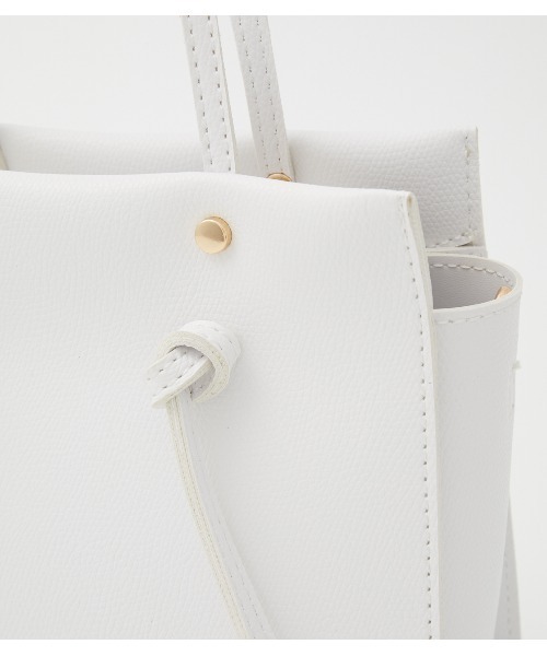 AZUL by moussy（アズールバイマウジー）の「KNOT DESIGN BAG/ノットデザインバッグ（ショルダーバッグ・レディース・ホワイト/ブラック/ベージュ・FREE）」の11枚目の写真