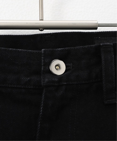 AVALONE(アヴァロン)の「【AVALONE / アヴァロン】RESIN COATING BOOTSCUT DENIM PANTS(デニムパンツ・メンズ・ブラック・2/1)」の2枚目の写真