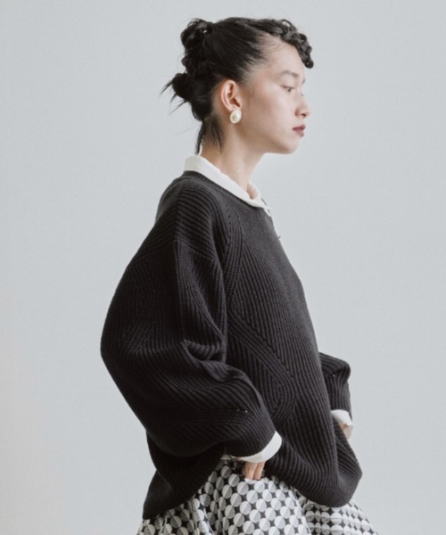 manana suerte（マニャーナスエルテ）の「ボリュームスリーブニット（ニット/セーター・レディース・ブラック/パープル/オフホワイト/ピンク・FREE）」の2枚目の写真