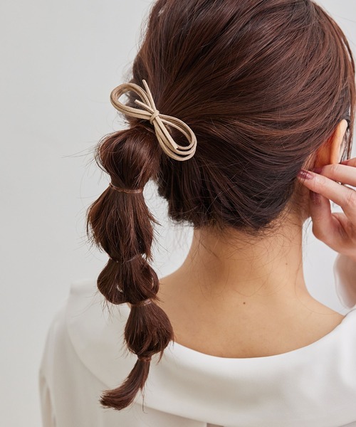 ROPE' PICNIC（ロペピクニック）の「スリムスエードリボンポニー（ヘアゴム・レディース・カーキ/ブラック/キャメル/ベージュ・FREE）」の3枚目の写真