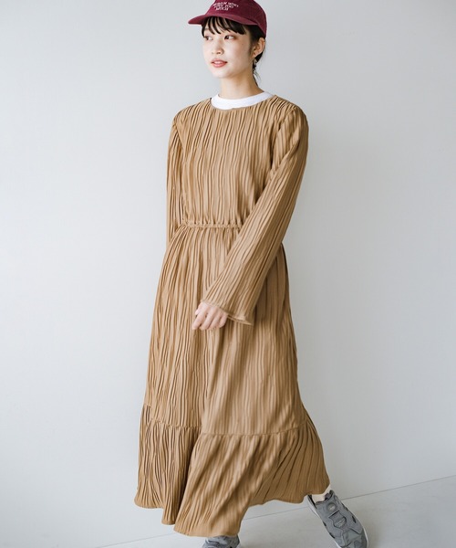 haco!（ハコ）の「お寝坊したって安心！パッと着るだけで瞬時に着映える　ランダムプリーツのティアードワンピース（ワンピース・レディース・ライトブラウン/ライトカーキ・SMALL/MEDIUM/LARGE/X-LARGE）」の11枚目の写真