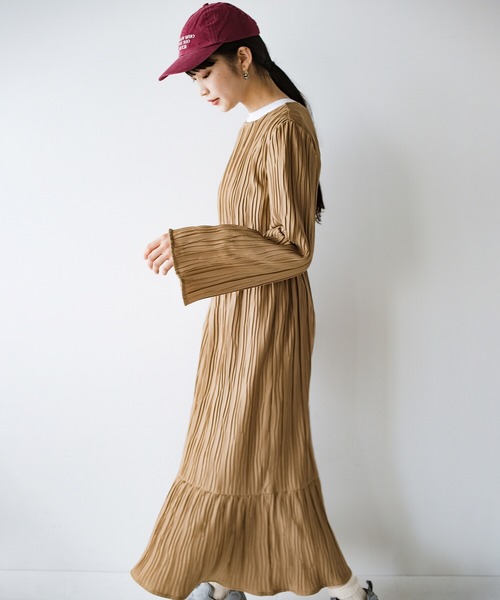 haco!（ハコ）の「お寝坊したって安心！パッと着るだけで瞬時に着映える　ランダムプリーツのティアードワンピース（ワンピース・レディース・ライトブラウン/ライトカーキ・SMALL/MEDIUM/LARGE/X-LARGE）」の3枚目の写真