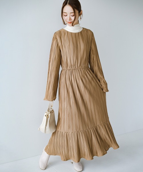 haco!（ハコ）の「お寝坊したって安心！パッと着るだけで瞬時に着映える　ランダムプリーツのティアードワンピース（ワンピース・レディース・ライトブラウン/ライトカーキ・SMALL/MEDIUM/LARGE/X-LARGE）」の15枚目の写真