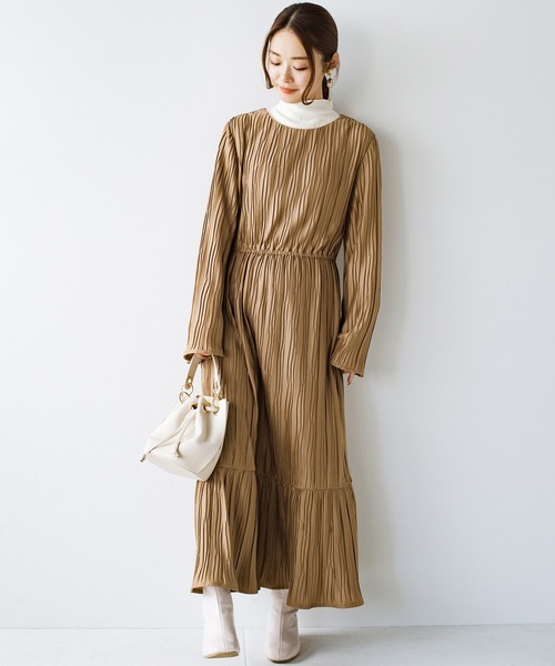 haco!（ハコ）の「お寝坊したって安心！パッと着るだけで瞬時に着映える　ランダムプリーツのティアードワンピース（ワンピース・レディース・ライトブラウン/ライトカーキ・SMALL/MEDIUM/LARGE/X-LARGE）」の8枚目の写真