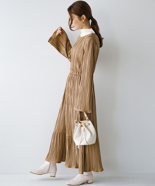 haco!（ハコ）の「お寝坊したって安心！パッと着るだけで瞬時に着映える　ランダムプリーツのティアードワンピース（ワンピース・レディース・ライトブラウン/ライトカーキ・SMALL/MEDIUM/LARGE/X-LARGE）」の16枚目の写真