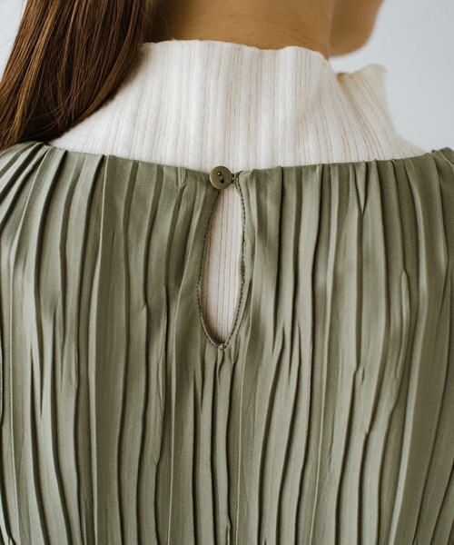 haco!（ハコ）の「お寝坊したって安心！パッと着るだけで瞬時に着映える　ランダムプリーツのティアードワンピース（ワンピース・レディース・ライトブラウン/ライトカーキ・SMALL/MEDIUM/LARGE/X-LARGE）」の10枚目の写真