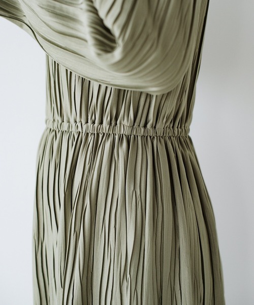 haco!（ハコ）の「お寝坊したって安心！パッと着るだけで瞬時に着映える　ランダムプリーツのティアードワンピース（ワンピース・レディース・ライトブラウン/ライトカーキ・SMALL/MEDIUM/LARGE/X-LARGE）」の6枚目の写真