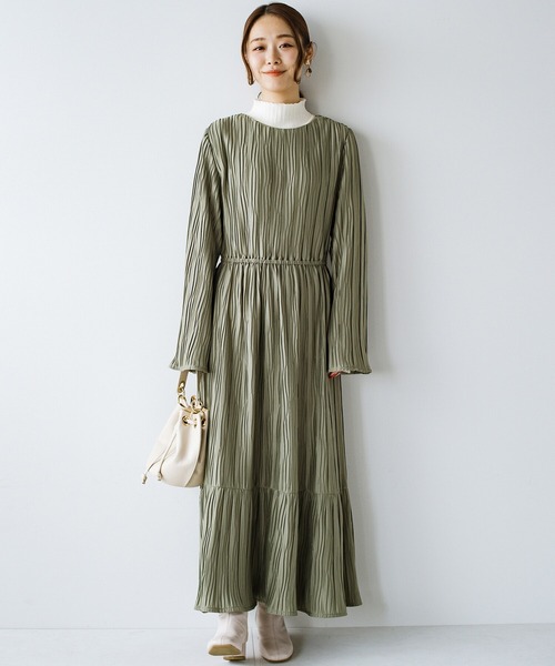 haco!（ハコ）の「お寝坊したって安心！パッと着るだけで瞬時に着映える　ランダムプリーツのティアードワンピース（ワンピース・レディース・ライトブラウン/ライトカーキ・SMALL/MEDIUM/LARGE/X-LARGE）」の9枚目の写真