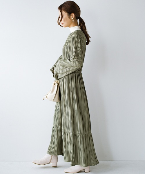 haco!（ハコ）の「お寝坊したって安心！パッと着るだけで瞬時に着映える　ランダムプリーツのティアードワンピース（ワンピース・レディース・ライトブラウン/ライトカーキ・SMALL/MEDIUM/LARGE/X-LARGE）」の21枚目の写真