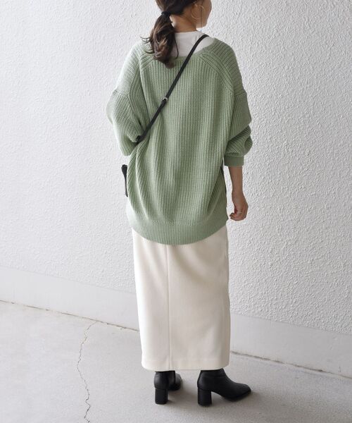 SHIPS（シップス）の「【WEB限定】〈手洗い可能〉スキッパーニット×ロンTセット 21FW◆（ニット/セーター・レディース・ブラック/ベージュ/オフホワイト/ライトグリーン/アイボリー/ダークグレー・ONE SIZE）」の7枚目の写真