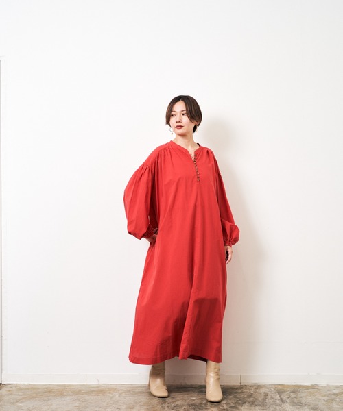 HERENCIA（ヘレンチア）の「前後2WAY シャーリングスリーブ ヘンリー ワンピース (長袖）-ウォッシャブル-（ワンピース・レディース・ブラック/ブラウン/レッド/エメラルド・MEDIUM）」の17枚目の写真