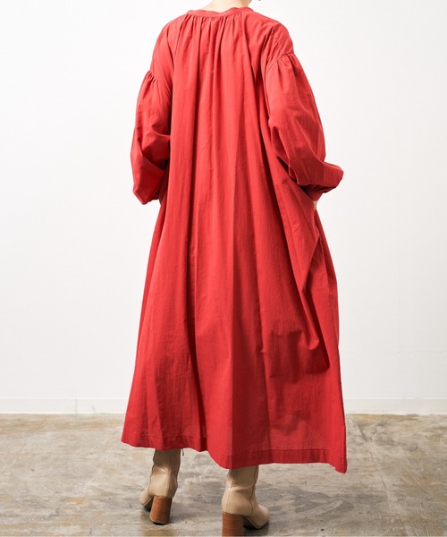 HERENCIA（ヘレンチア）の「前後2WAY シャーリングスリーブ ヘンリー ワンピース (長袖）-ウォッシャブル-（ワンピース・レディース・ブラック/ブラウン/レッド/エメラルド・MEDIUM）」の13枚目の写真