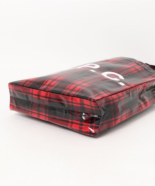A.P.C.(アーペーセー)の「TOTE LOU 21H(トートバッグ・レディース・レッド/グリーン・ONESIZE)」の4枚目の写真