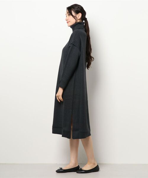 Wordtrobe（ワードトローブ）の「【wordtrobe】アクリルバルキー 袖下ボタンあき タートルネック ニットワンピース（ワンピース・レディース・チャコールグレー/ベージュ/カーキ・FREE）」の5枚目の写真