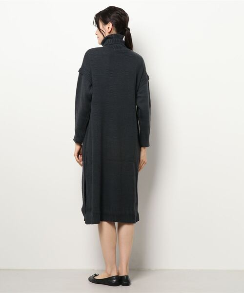 Wordtrobe（ワードトローブ）の「【wordtrobe】アクリルバルキー 袖下ボタンあき タートルネック ニットワンピース（ワンピース・レディース・チャコールグレー/ベージュ/カーキ・FREE）」の4枚目の写真