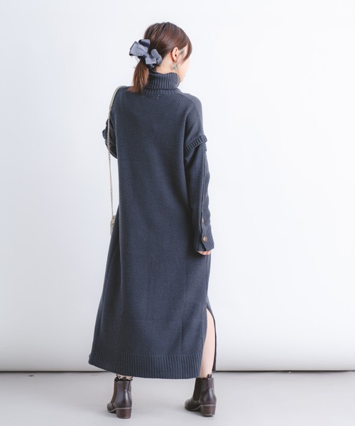 Wordtrobe（ワードトローブ）の「【wordtrobe】アクリルバルキー 袖下ボタンあき タートルネック ニットワンピース（ワンピース・レディース・チャコールグレー/ベージュ/カーキ・FREE）」の15枚目の写真