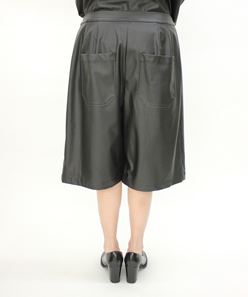 i（アイ）の「FAKE LEATHER PANTS（その他パンツ・レディース・ホワイト/ブラック・FREE）」の6枚目の写真