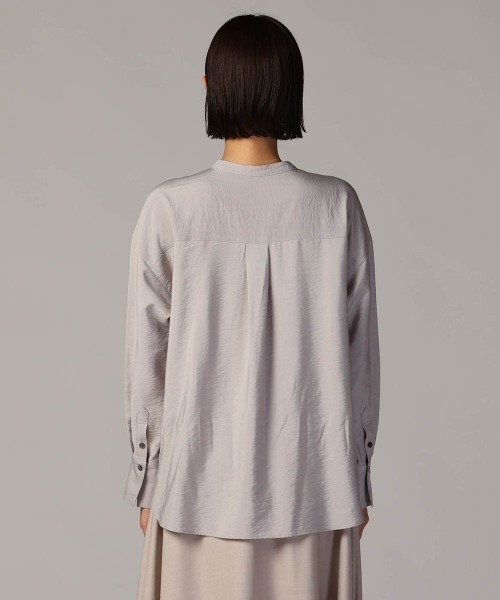 LAUTREAMONT（ロートレアモン）の「ポケット付きバンドカラーシャツ≪洗濯機で洗える≫（シャツ/ブラウス・レディース・グリーン/グレー/チャコールグレー・9号）」の5枚目の写真