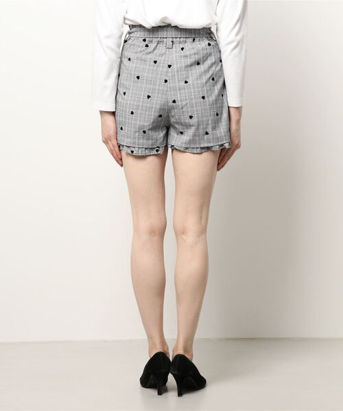 新品 未使用♥ハニーシナモン Honey Cinnamon パンツ Honey Cinnamon（ハニーシナモン）の「ハートフロッキーショート