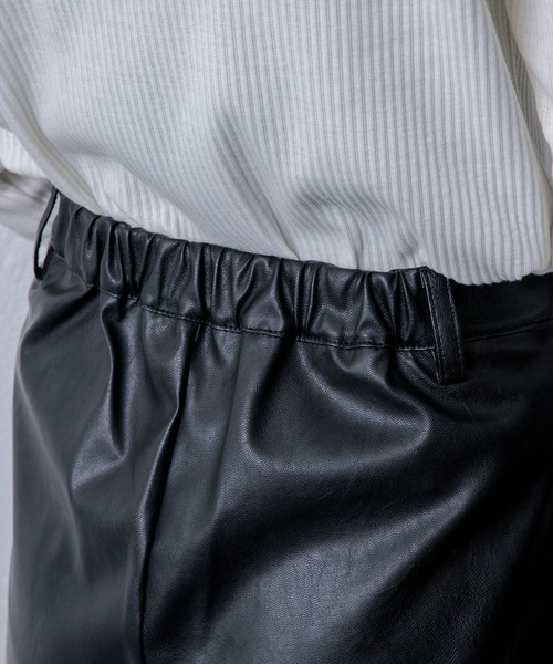 Adoon plain(アドーンプレーン)の「【セットアップ可能!】フェイクレザーショートパンツ(その他パンツ・レディース・ブラック・LARGE/MEDIUM)」の11枚目の写真