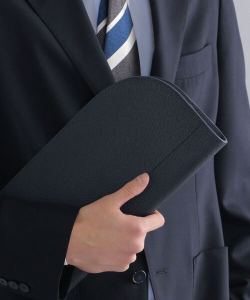 SHIPS（シップス）の「SHIPS: レザー クラッチバッグ（クラッチバッグ・メンズ・ブラック/ネイビー/ブラウン・ONE SIZE）」の3枚目の写真