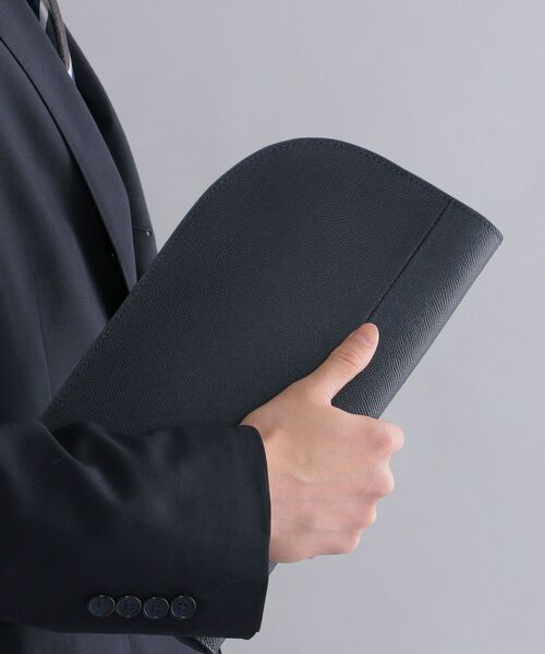 SHIPS（シップス）の「SHIPS: レザー クラッチバッグ（クラッチバッグ・メンズ・ブラック/ネイビー/ブラウン・ONE SIZE）」の6枚目の写真