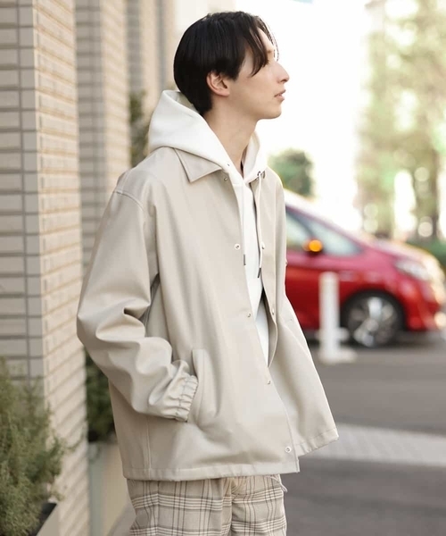 a.v.v(アーヴェヴェ)の「【洗濯機で洗える】フェイクレザーコーチジャケット(カバーオール・メンズ・ブラック/ベージュ・48/46)」の18枚目の写真