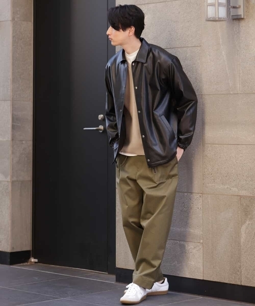 a.v.v(アーヴェヴェ)の「【洗濯機で洗える】フェイクレザーコーチジャケット(カバーオール・メンズ・ブラック/ベージュ・48/46)」の4枚目の写真