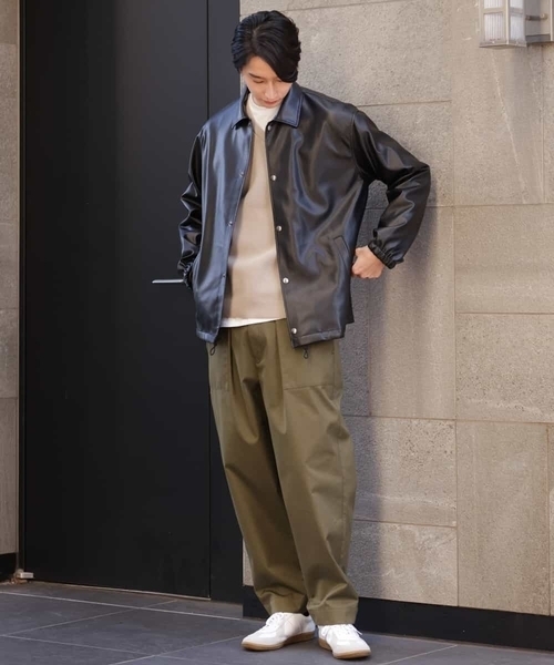 a.v.v(アーヴェヴェ)の「【洗濯機で洗える】フェイクレザーコーチジャケット(カバーオール・メンズ・ブラック/ベージュ・48/46)」の5枚目の写真