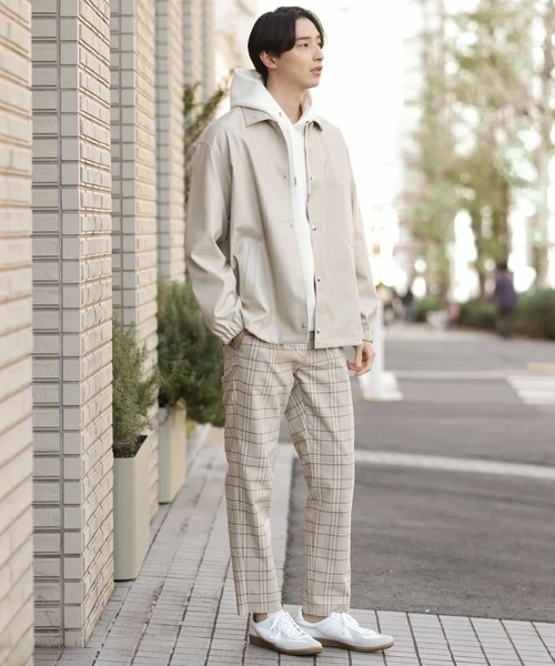a.v.v(アーヴェヴェ)の「【洗濯機で洗える】フェイクレザーコーチジャケット(カバーオール・メンズ・ブラック/ベージュ・48/46)」の7枚目の写真