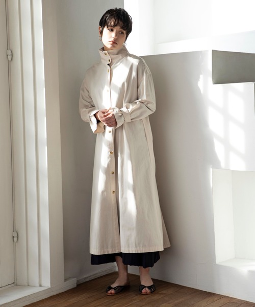 ReNorm（リノーム）の「スモッキング刺繍シャツワンピース（シャツワンピース・レディース・ホワイト/ブラック/エメラルド・フリー）」の2枚目の写真