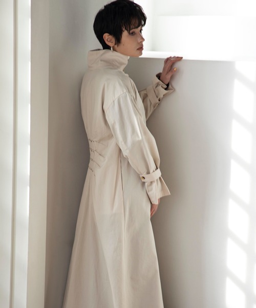 ReNorm（リノーム）の「スモッキング刺繍シャツワンピース（シャツワンピース・レディース・ホワイト/ブラック/エメラルド・フリー）」の8枚目の写真