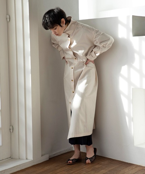 ReNorm（リノーム）の「スモッキング刺繍シャツワンピース（シャツワンピース・レディース・ホワイト/ブラック/エメラルド・フリー）」の7枚目の写真