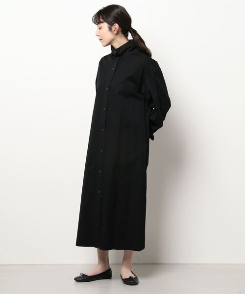 ReNorm（リノーム）の「スモッキング刺繍シャツワンピース（シャツワンピース・レディース・ホワイト/ブラック/エメラルド・フリー）」の13枚目の写真