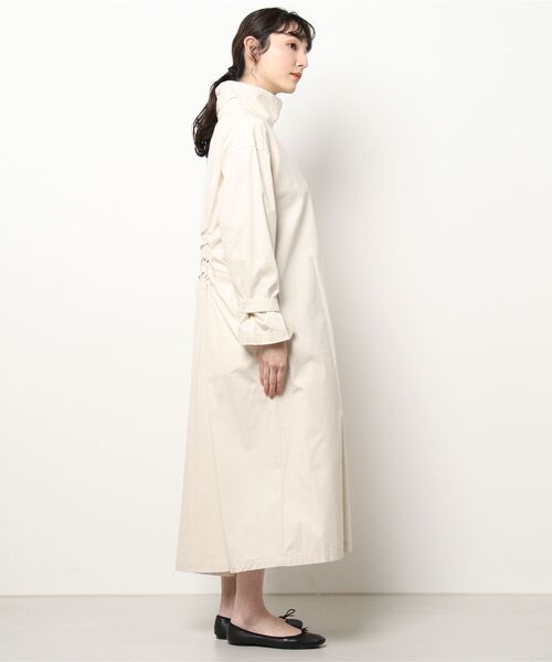 ReNorm（リノーム）の「スモッキング刺繍シャツワンピース（シャツワンピース・レディース・ホワイト/ブラック/エメラルド・フリー）」の15枚目の写真