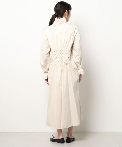 ReNorm（リノーム）の「スモッキング刺繍シャツワンピース（シャツワンピース・レディース・ホワイト/ブラック/エメラルド・フリー）」の16枚目の写真