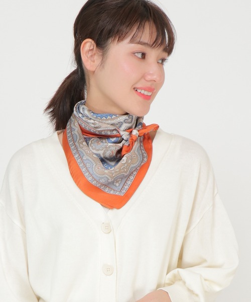 LBC(エルビーシー)の「ヴィンテージ風スカーフ(バンダナ/スカーフ・レディース・ブラック/ベージュ/オレンジ・FREE)」の4枚目の写真