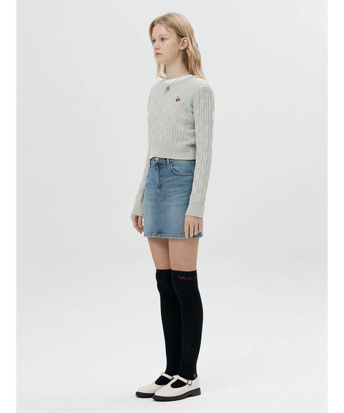 KIRSH（キルシー）の「KIRSH SMALL CHERRY CABLE CROP KNIT LS/キルシースモールチェリーケーブルクロップニット（ニット/セーター・レディース・チャコールグレー/ピンク/ブルー/アイボリー・ONE SIZE）」の7枚目の写真