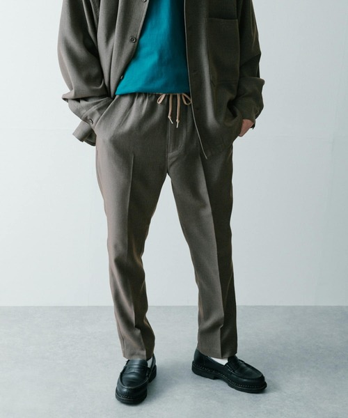 ITEMS URBANRESEARCH（アイテムズ アーバンリサーチ）の「『セットアップ対応』ポリツイル テーパードパンツ（その他パンツ・メンズ・チャコールグレー/ネイビー/ベージュ・MEDIUM/LARGE）」の21枚目の写真