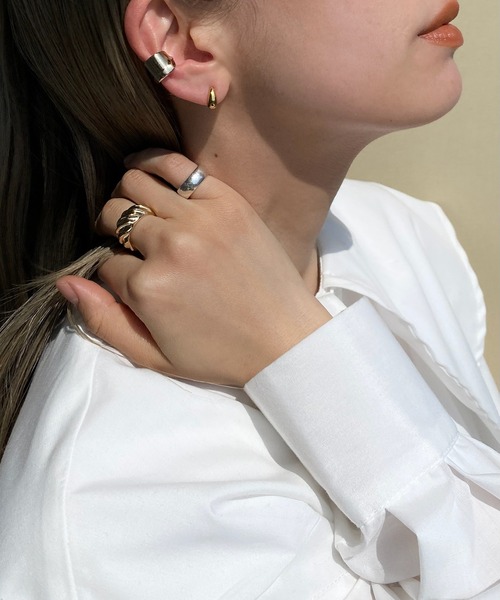 y/m by RIKA(イムバイリカ)の「ワイドイヤカフ(イヤーカフ・レディース・ゴールド・FREE)」の4枚目の写真